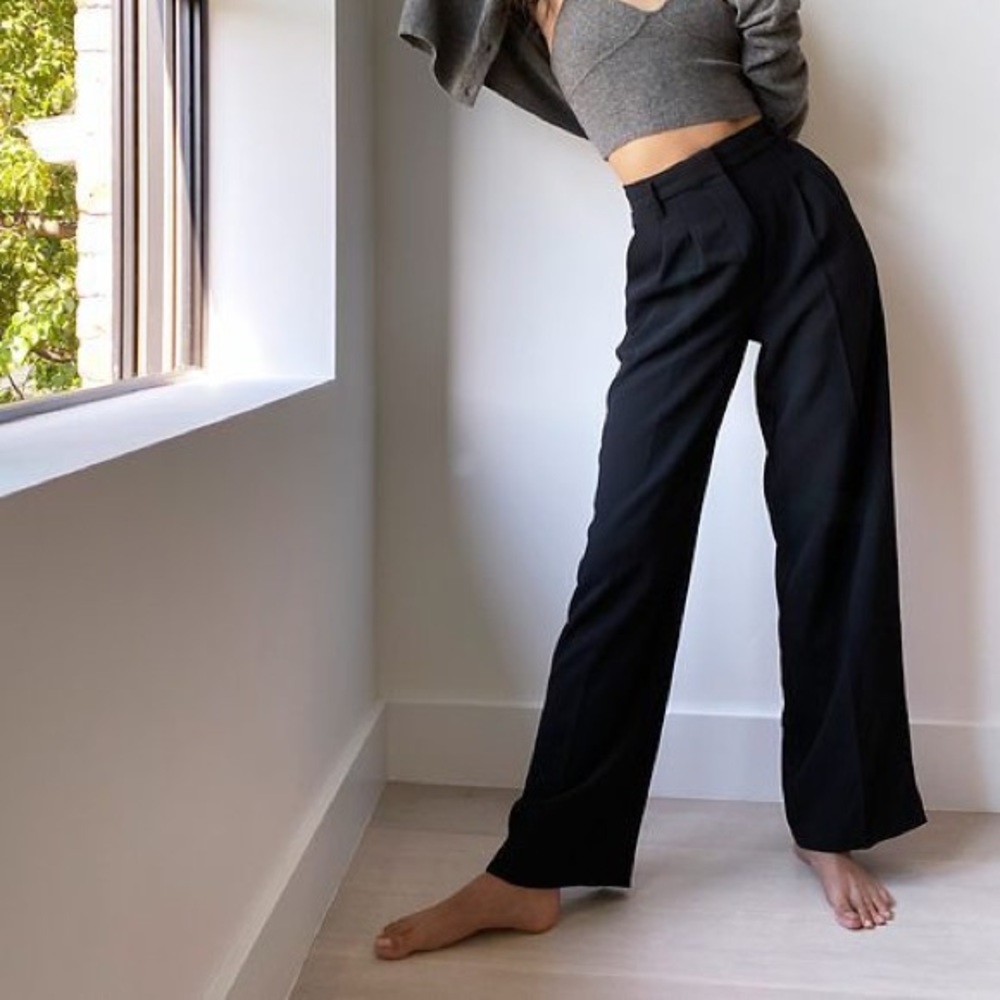 sold aritzia effortless pant in black